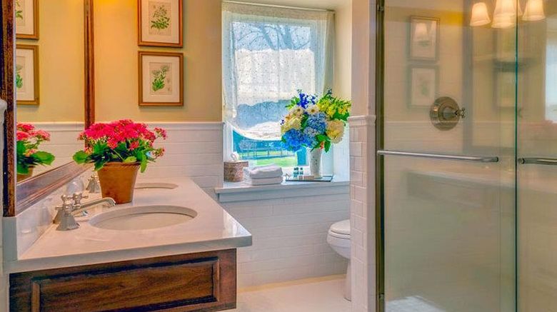 <b>Golden Plough Inn at Peddler's Village Room</b>. Images powered by <a href="https://iceportal.shijigroup.com/" title="IcePortal" target="_blank">IcePortal</a>.