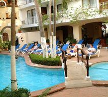 Los Arcos Suites Exterior