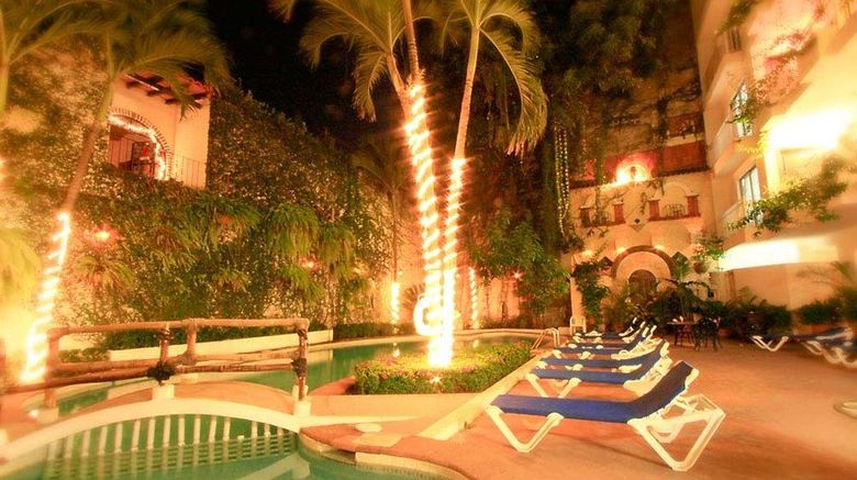 <b>Los Arcos Suites Pool</b>. Images powered by <a href="https://iceportal.shijigroup.com/" title="IcePortal" target="_blank">IcePortal</a>.