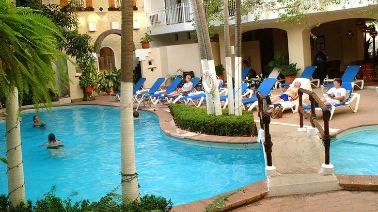 <b>Los Arcos Suites Pool</b>. Images powered by <a href="https://iceportal.shijigroup.com/" title="IcePortal" target="_blank">IcePortal</a>.