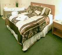 Rosslyn Inn & Suites Room
