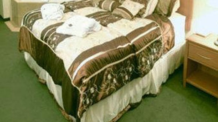 Rosslyn Inn & Suites SureStay Collection Room