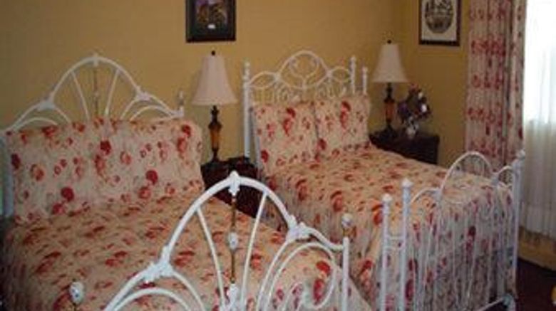 <b>Dundee Arms Inn Room</b>. Images powered by <a href="https://iceportal.shijigroup.com/" title="IcePortal" target="_blank">IcePortal</a>.