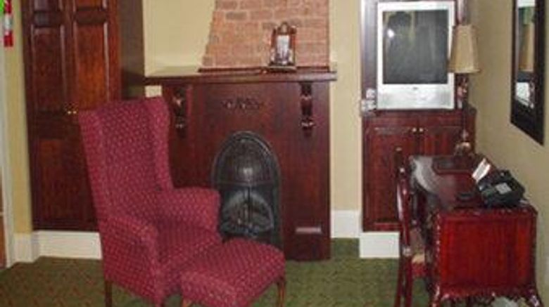<b>Dundee Arms Inn Room</b>. Images powered by <a href="https://iceportal.shijigroup.com/" title="IcePortal" target="_blank">IcePortal</a>.