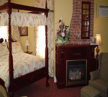 Dundee Arms Inn Room