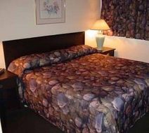 The Business Inn & Suites Room