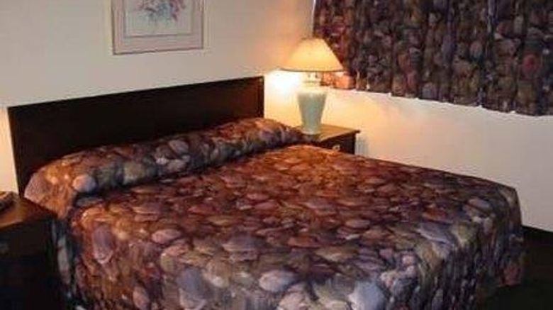 <b>The Business Inn & Suites Room</b>. Images powered by <a href="https://iceportal.shijigroup.com/" title="IcePortal" target="_blank">IcePortal</a>.
