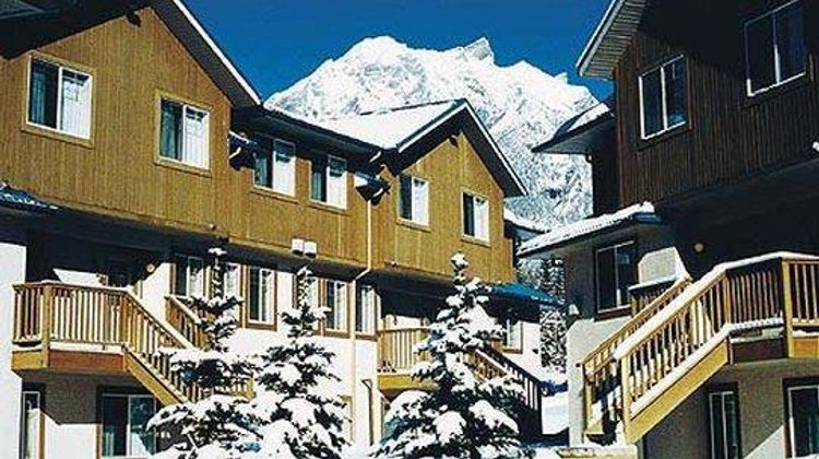 Banff Boundary Lodge Exterior