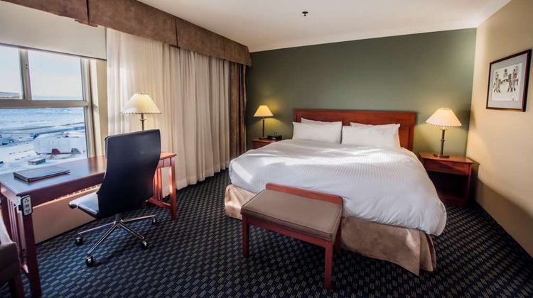 Frobisher Inn Room