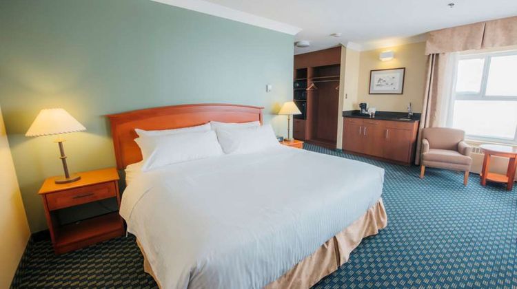 Frobisher Inn Room