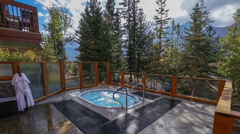 <b>Falcon Crest Lodge Pool</b>. Images powered by <a href="https://iceportal.shijigroup.com/" title="IcePortal" target="_blank">IcePortal</a>.