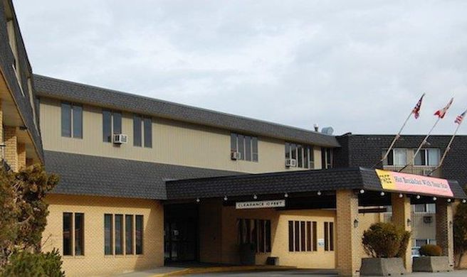 Heritage Inn Hotel & Convention Centre Exterior