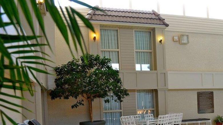 <b>Heritage inn Hotel & Convention Centre Pool</b>. Images powered by <a href="https://iceportal.shijigroup.com/" title="IcePortal" target="_blank">IcePortal</a>.
