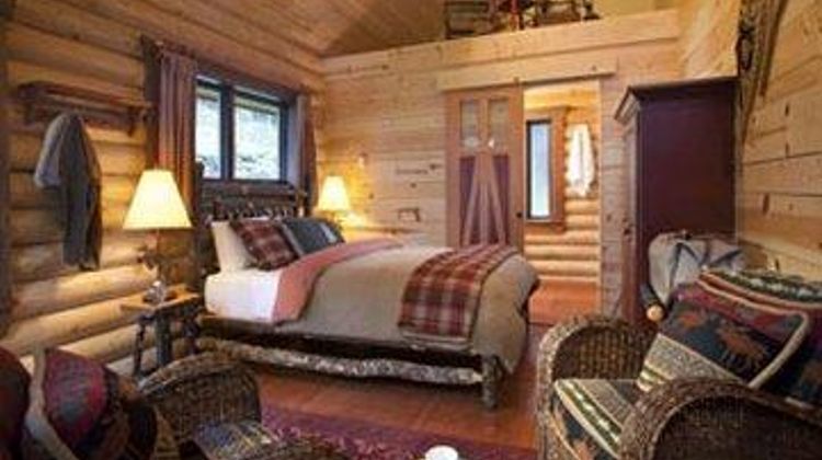 Cathedral Mountain Lodge Room
