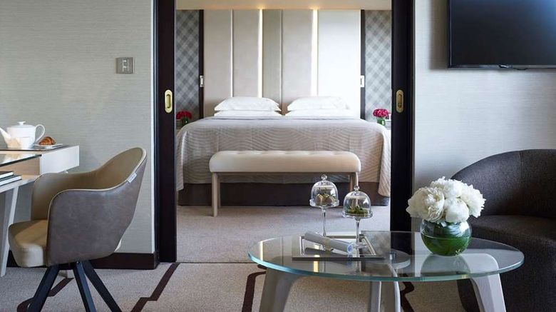 <b>Four Seasons Hotel Suite</b>. Images powered by <a href="https://iceportal.shijigroup.com/" title="IcePortal" target="_blank">IcePortal</a>.