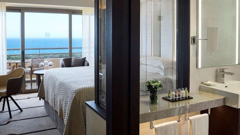 <b>Four Seasons Hotel Room</b>. Images powered by <a href="https://iceportal.shijigroup.com/" title="IcePortal" target="_blank">IcePortal</a>.