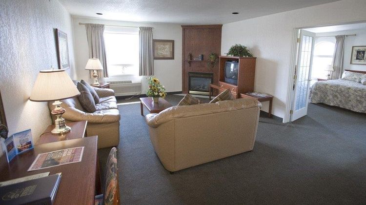 Service Plus Inns & Suites Suite