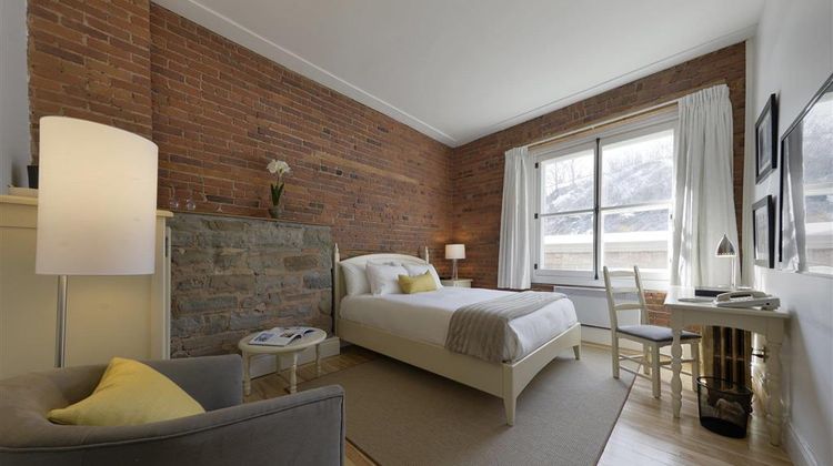 Auberge Saint-Pierre Room