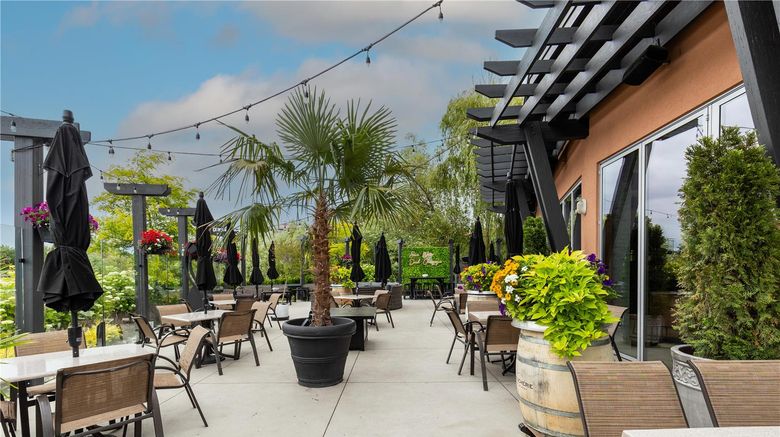<b>Manteo Resort-Waterfront Hotel & Villas Restaurant</b>. Images powered by <a href="https://iceportal.shijigroup.com/" title="IcePortal" target="_blank">IcePortal</a>.