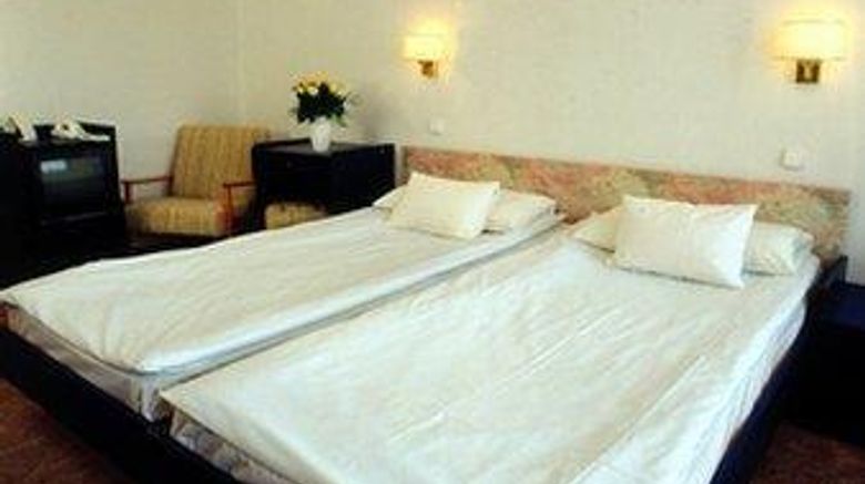 <b>Lujiang Harbourview Hotel Room</b>. Images powered by <a href="https://iceportal.shijigroup.com/" title="IcePortal" target="_blank">IcePortal</a>.