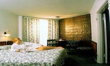 Lujiang Harbourview Hotel