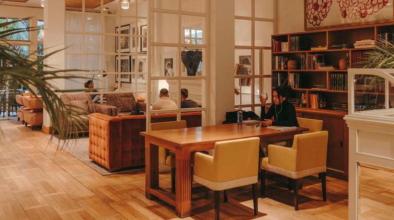 <b>Hotel Pulitzer Barcelona Lobby</b>. Images powered by <a href="https://iceportal.shijigroup.com/" title="IcePortal" target="_blank">IcePortal</a>.