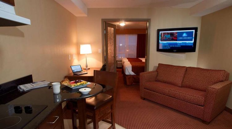 Merit Hotel & Suites Suite