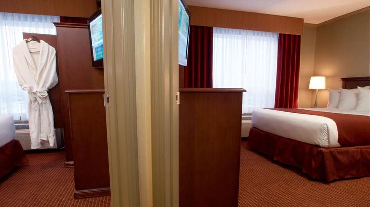 Merit Hotel & Suites Suite