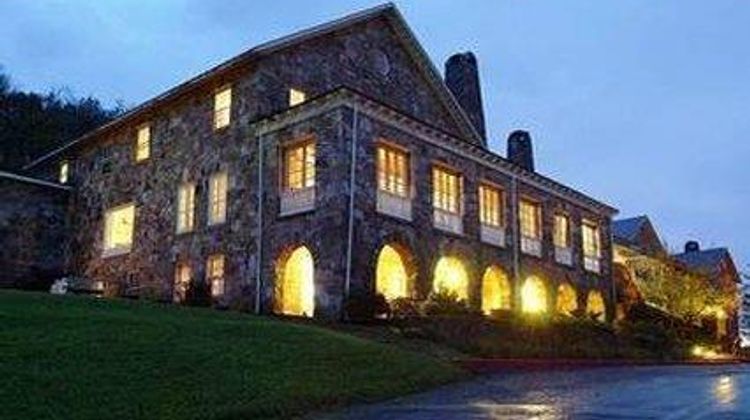 Mountain Lake Hotel Exterior