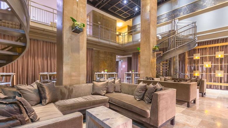 <b>Proximity Hotel Lobby</b>. Images powered by <a href="https://iceportal.shijigroup.com/" title="IcePortal" target="_blank">IcePortal</a>.