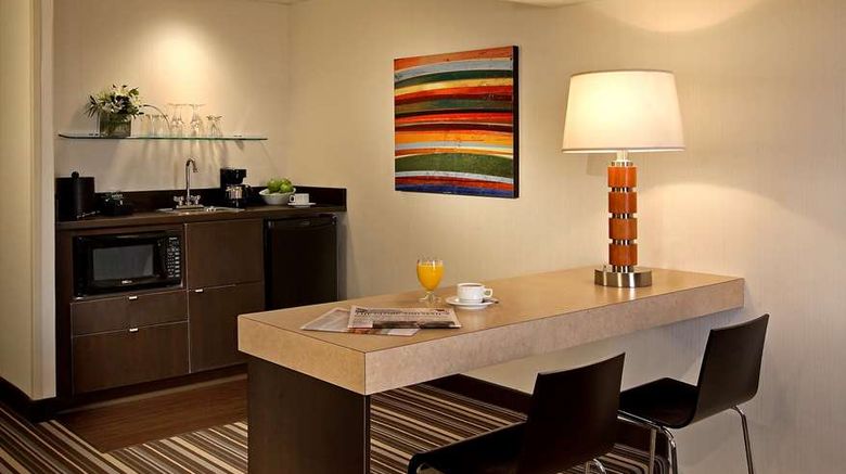 <b>Cambridge Suites Hotel Room</b>. Images powered by <a href="https://iceportal.shijigroup.com/" title="IcePortal" target="_blank">IcePortal</a>.