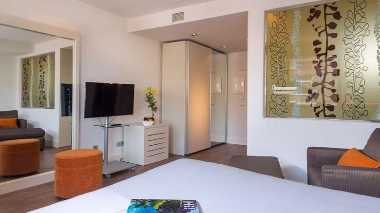 <b>H10 Tribeca Room</b>. Images powered by <a href="https://iceportal.shijigroup.com/" title="IcePortal" target="_blank">IcePortal</a>.