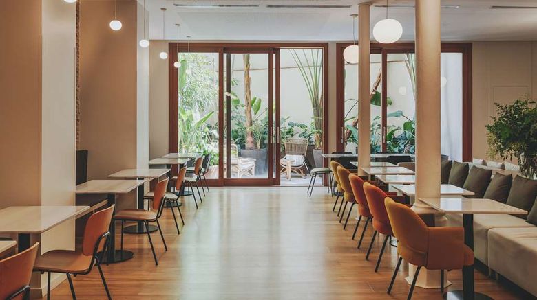 <b>Hotel Regina Restaurant</b>. Images powered by <a href="https://iceportal.shijigroup.com/" title="IcePortal" target="_blank">IcePortal</a>.