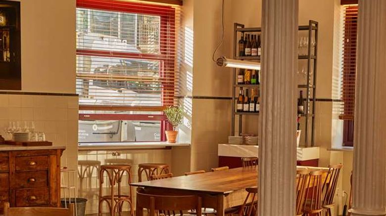 <b>Hotel Regina Restaurant</b>. Images powered by <a href="https://iceportal.shijigroup.com/" title="IcePortal" target="_blank">IcePortal</a>.