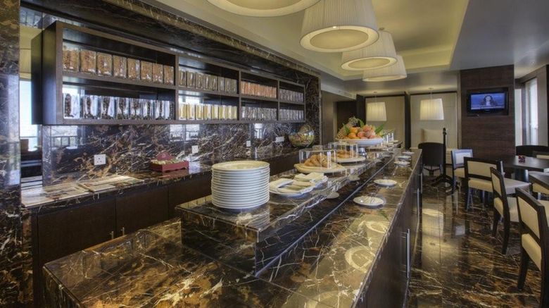 <b>Avari Towers Karachi Restaurant</b>. Images powered by <a href="https://iceportal.shijigroup.com/" title="IcePortal" target="_blank">IcePortal</a>.