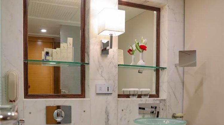 Avari Towers Karachi Room