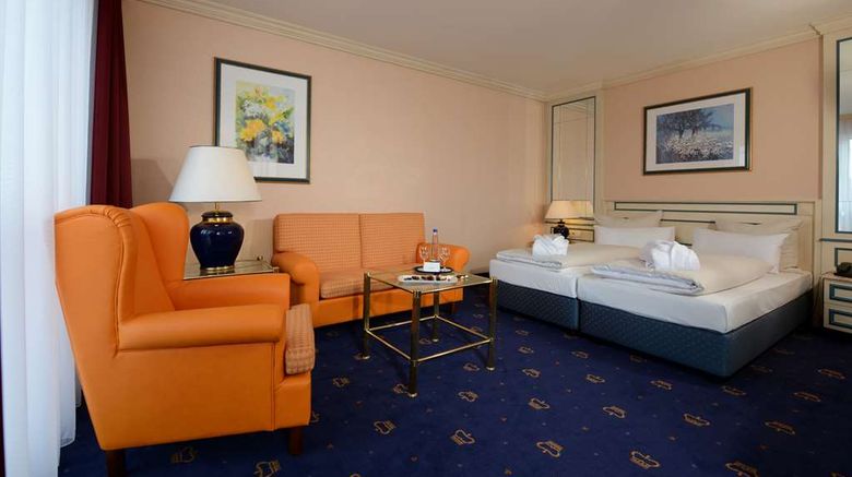 <b>The Monarch Hotel Room</b>. Images powered by <a href="https://iceportal.shijigroup.com/" title="IcePortal" target="_blank">IcePortal</a>.