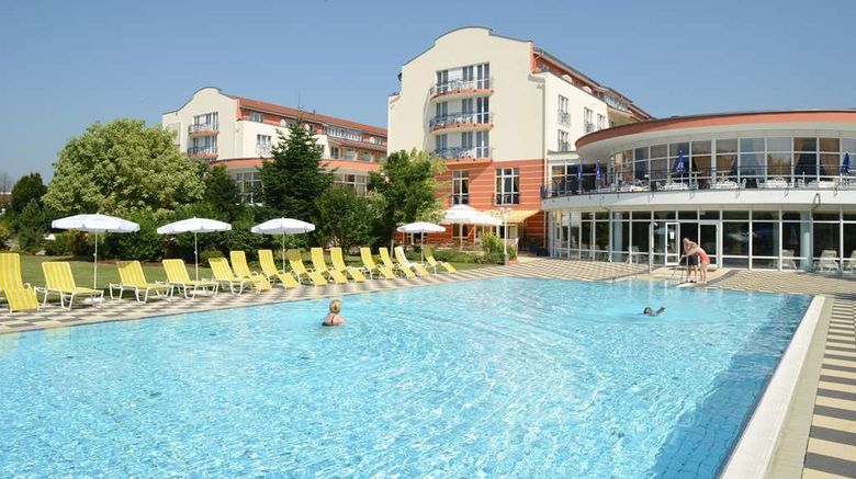 <b>The Monarch Hotel Pool</b>. Images powered by <a href="https://iceportal.shijigroup.com/" title="IcePortal" target="_blank">IcePortal</a>.