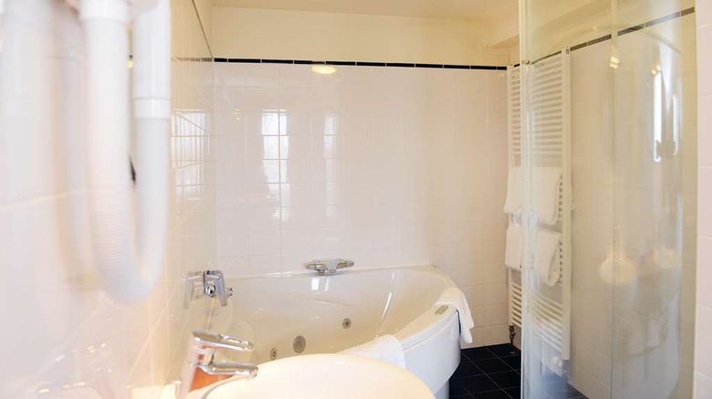 <b>Amrath Grand Hotel de l'Empereur Suite</b>. Images powered by <a href="https://iceportal.shijigroup.com/" title="IcePortal" target="_blank">IcePortal</a>.