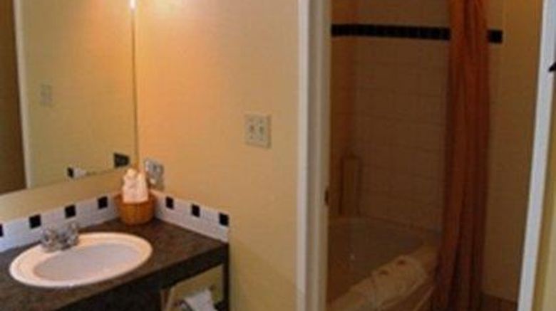 <b>Twin Pine Inn & Suites Room</b>. Images powered by <a href="https://iceportal.shijigroup.com/" title="IcePortal" target="_blank">IcePortal</a>.
