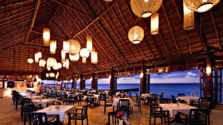 <b>El Cozumeleno Beach Resort Restaurant</b>. Images powered by <a href="https://iceportal.shijigroup.com/" title="IcePortal" target="_blank">IcePortal</a>.