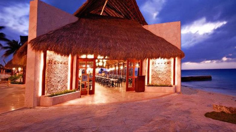 <b>El Cozumeleno Beach Resort Restaurant</b>. Images powered by <a href="https://iceportal.shijigroup.com/" title="IcePortal" target="_blank">IcePortal</a>.