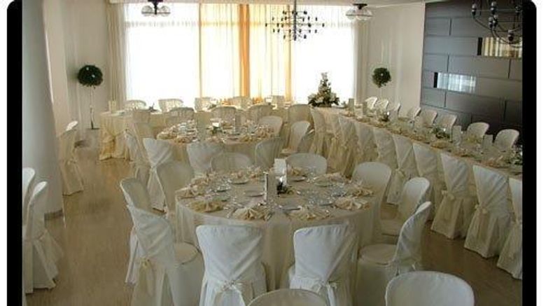 <b>Hotel La Lucertola Restaurant</b>. Images powered by <a href="https://iceportal.shijigroup.com/" title="IcePortal" target="_blank">IcePortal</a>.