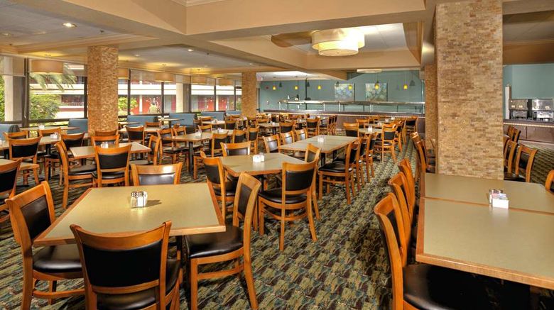 <b>Rosen Inn at Pointe Orlando Restaurant</b>. Images powered by <a href="https://iceportal.shijigroup.com/" title="IcePortal" target="_blank">IcePortal</a>.