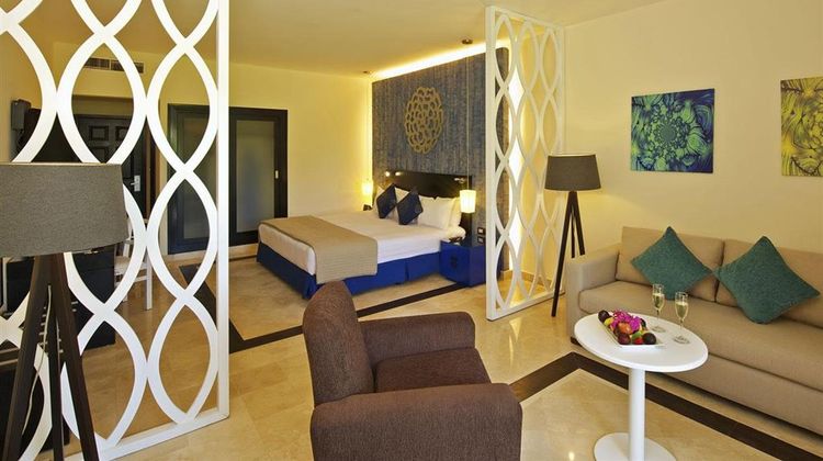 Ocean Maya Royale Suite