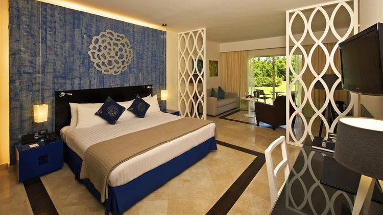 Ocean Maya Royale Suite