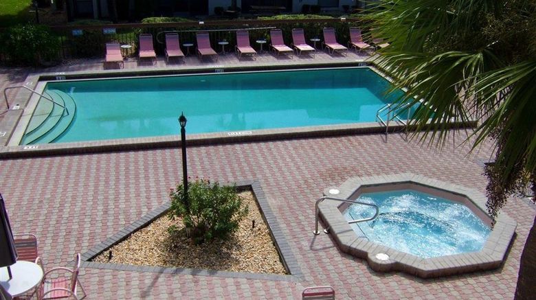 <b>The Seasons Pool</b>. Images powered by <a href="https://iceportal.shijigroup.com/" title="IcePortal" target="_blank">IcePortal</a>.