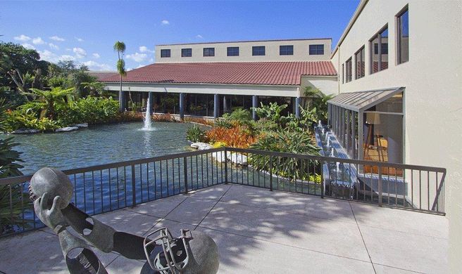 Shula's Hotel Exterior