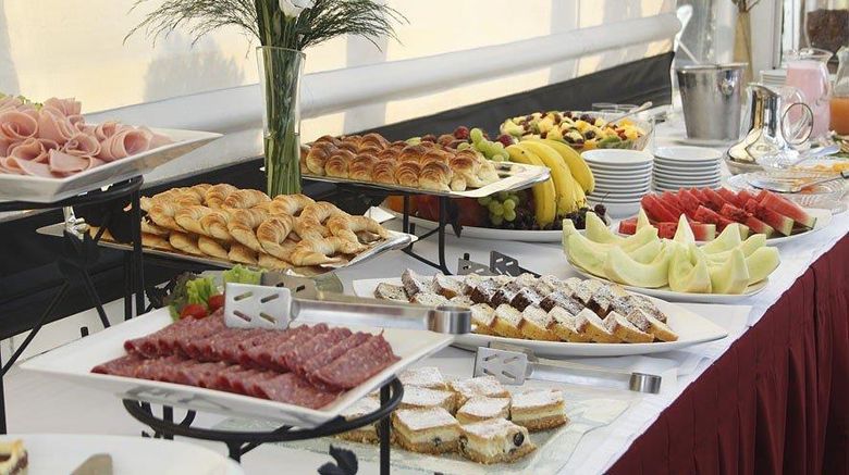 <b>El Conquistador Hotel Restaurant</b>. Images powered by <a href="https://iceportal.shijigroup.com/" title="IcePortal" target="_blank">IcePortal</a>.