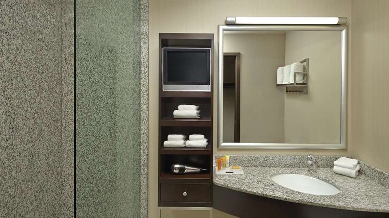 <b>Acclaim Hotel Calgary Airport Room</b>. Images powered by <a href="https://iceportal.shijigroup.com/" title="IcePortal" target="_blank">IcePortal</a>.